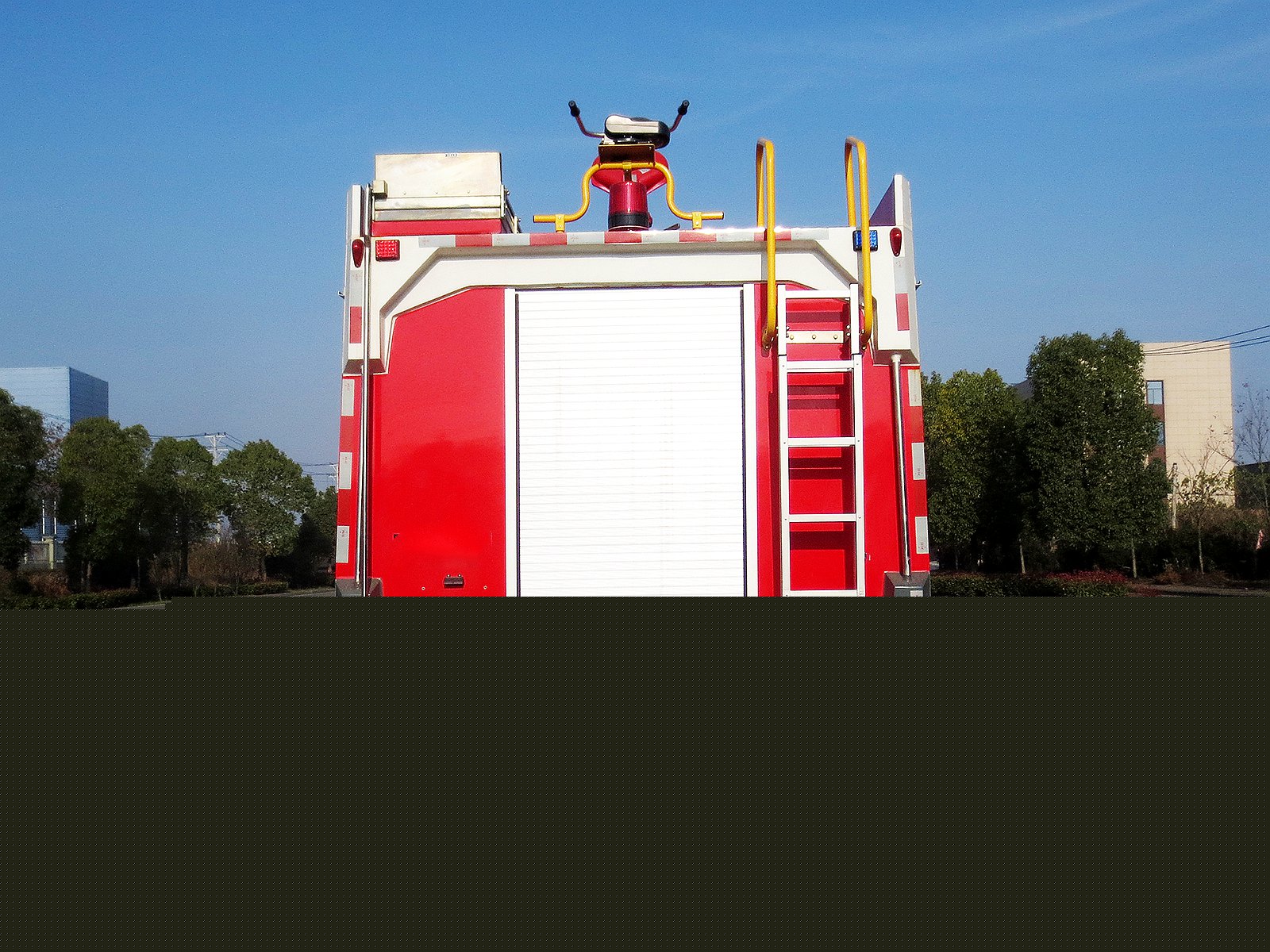 國六豪沃后雙橋16立方泡沫消防車