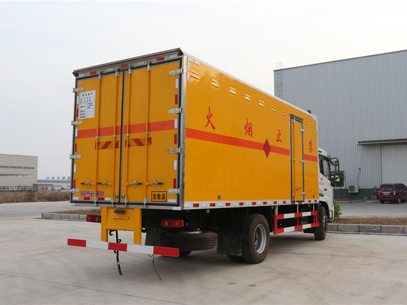 天錦6米2（9.9噸）爆破器材車(chē)