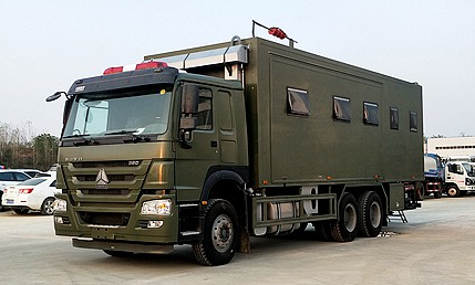 24人重汽豪沃部隊宿營車