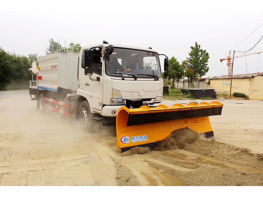 東風(fēng)天錦KS版多功能除雪車(chē)